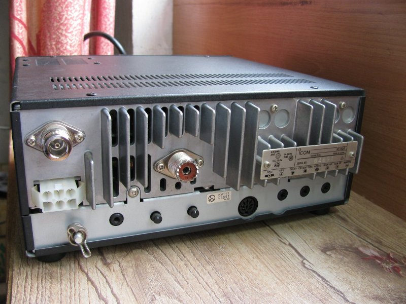 ICOM-820 rear.jpg